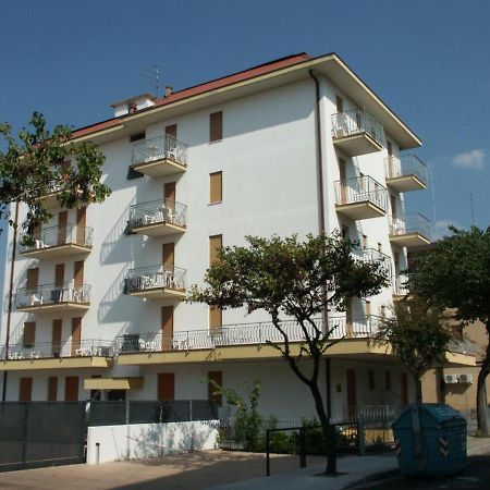Condominio Michelangelo-Solo Per Famiglie- Walterigato Apartments ليدو دي يسولو المظهر الخارجي الصورة